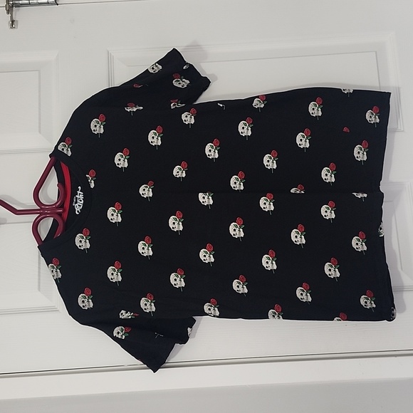 Eighty Eight Brand black tshirt with skull and rose pattern - Picture 1 of 6